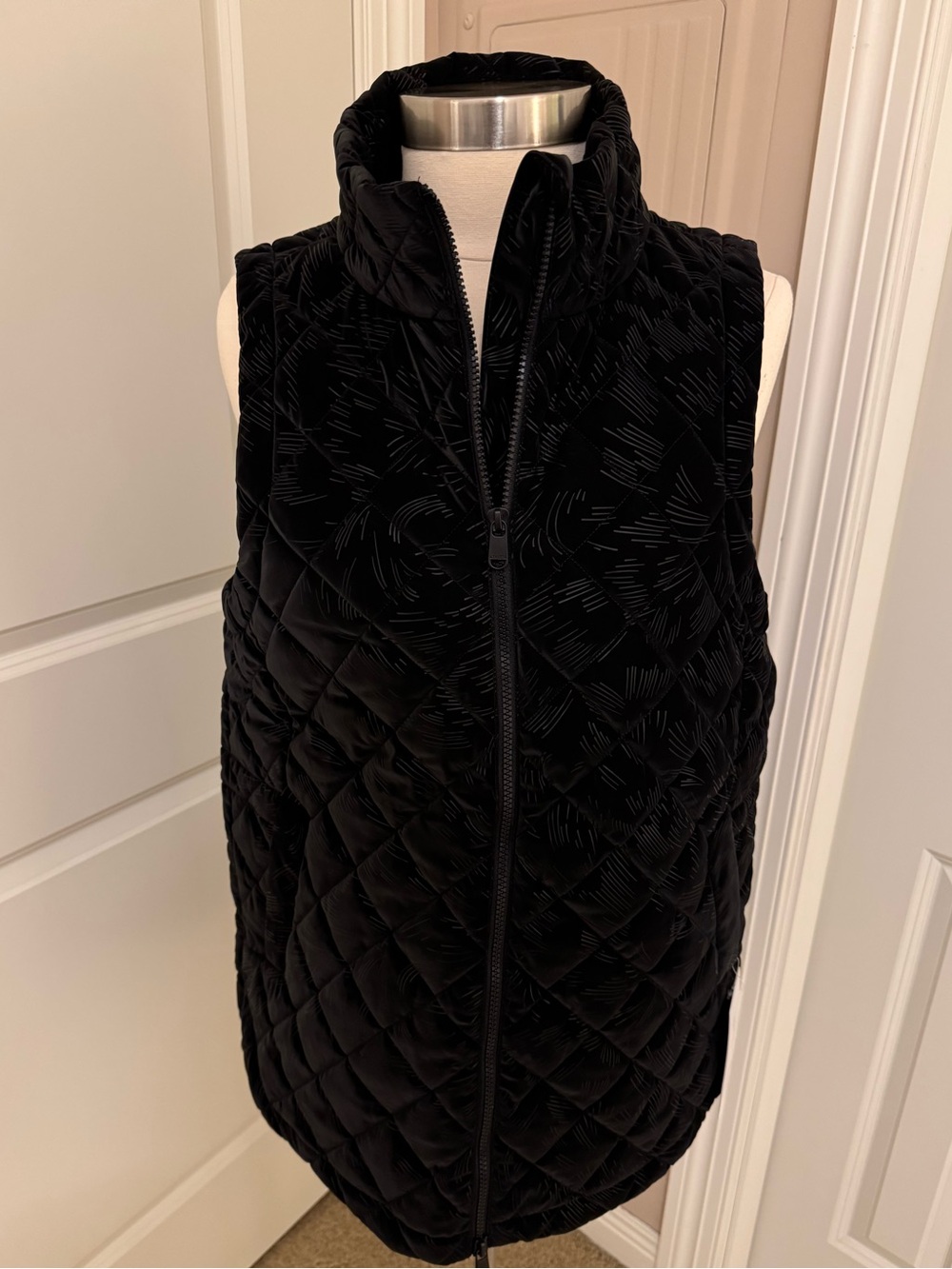 ATHLETA Whisper Featherless “Velvet” Vest